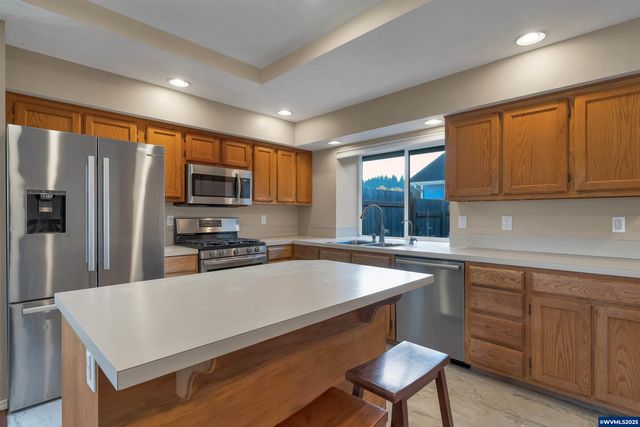 383 SW Wyatt St, Dallas, OR 97338