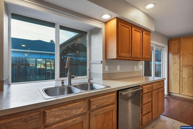 383 SW Wyatt St, Dallas, OR 97338