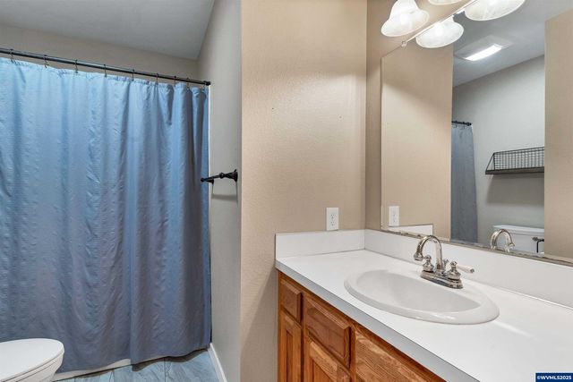 383 SW Wyatt St, Dallas, OR 97338