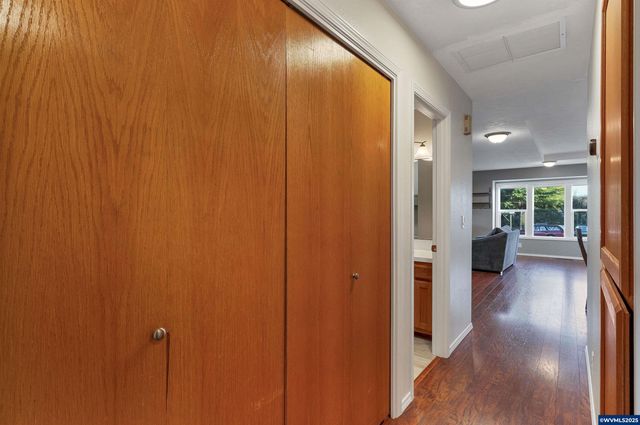 383 SW Wyatt St, Dallas, OR 97338