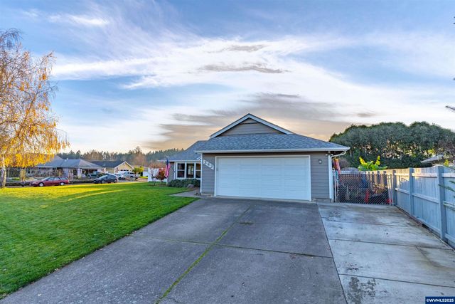 383 SW Wyatt St, Dallas, OR 97338