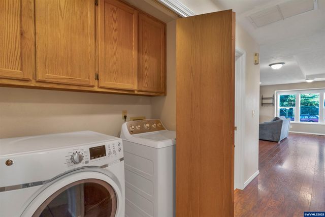 383 SW Wyatt St, Dallas, OR 97338