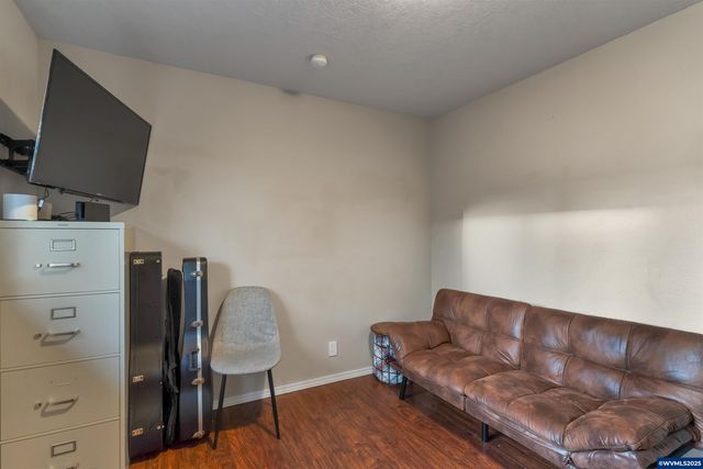 383 SW Wyatt St, Dallas, OR 97338