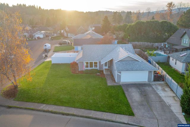 383 SW Wyatt St, Dallas, OR 97338