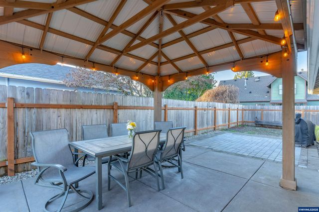 383 SW Wyatt St, Dallas, OR 97338