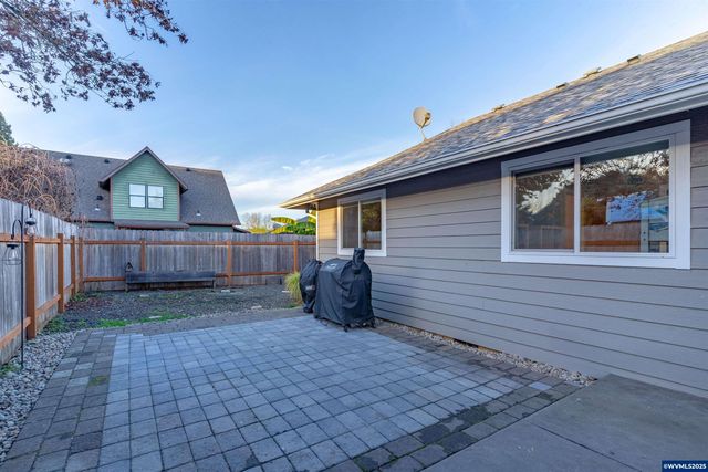 383 SW Wyatt St, Dallas, OR 97338