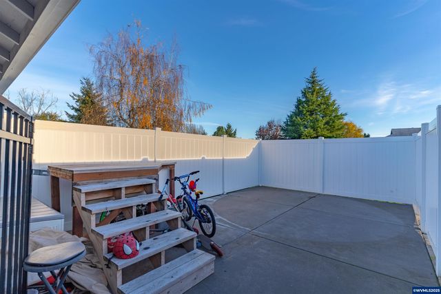 383 SW Wyatt St, Dallas, OR 97338