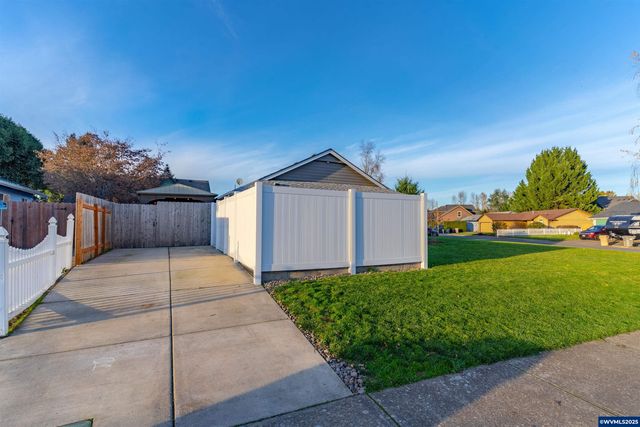 383 SW Wyatt St, Dallas, OR 97338