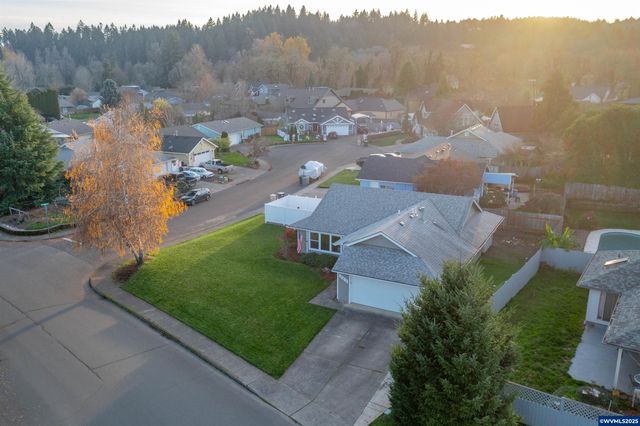 383 SW Wyatt St, Dallas, OR 97338