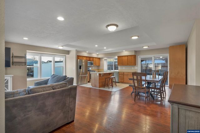 383 SW Wyatt St, Dallas, OR 97338