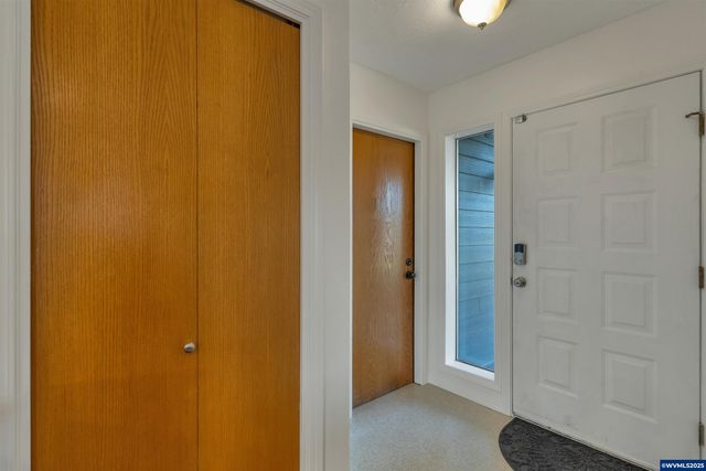 383 SW Wyatt St, Dallas, OR 97338