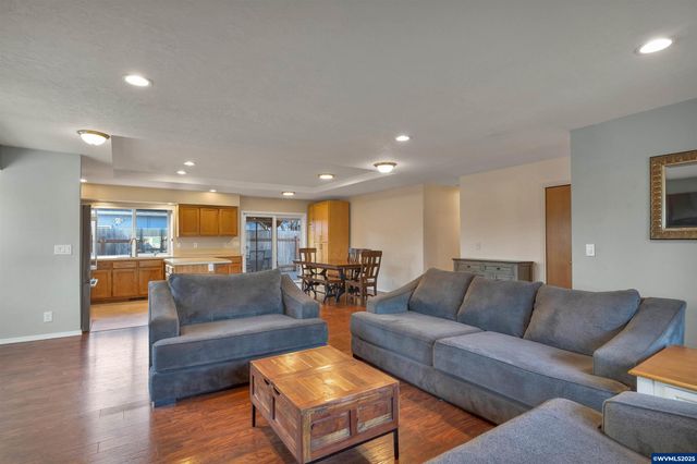 383 SW Wyatt St, Dallas, OR 97338