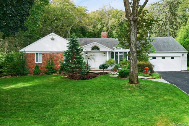 14 Maplewood Lane, East Hills, NY 11576
