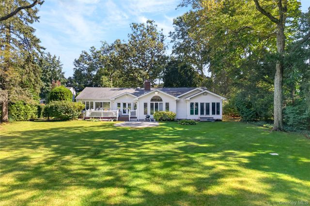 14 Maplewood Lane, East Hills, NY 11576