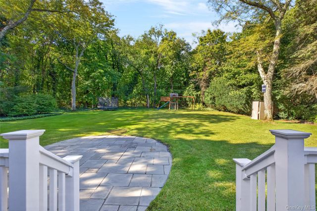 14 Maplewood Lane, East Hills, NY 11576