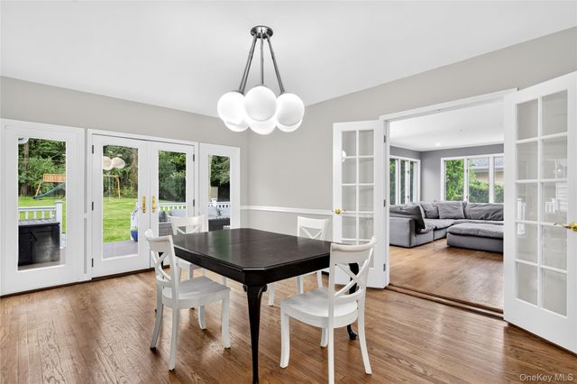 14 Maplewood Lane, East Hills, NY 11576