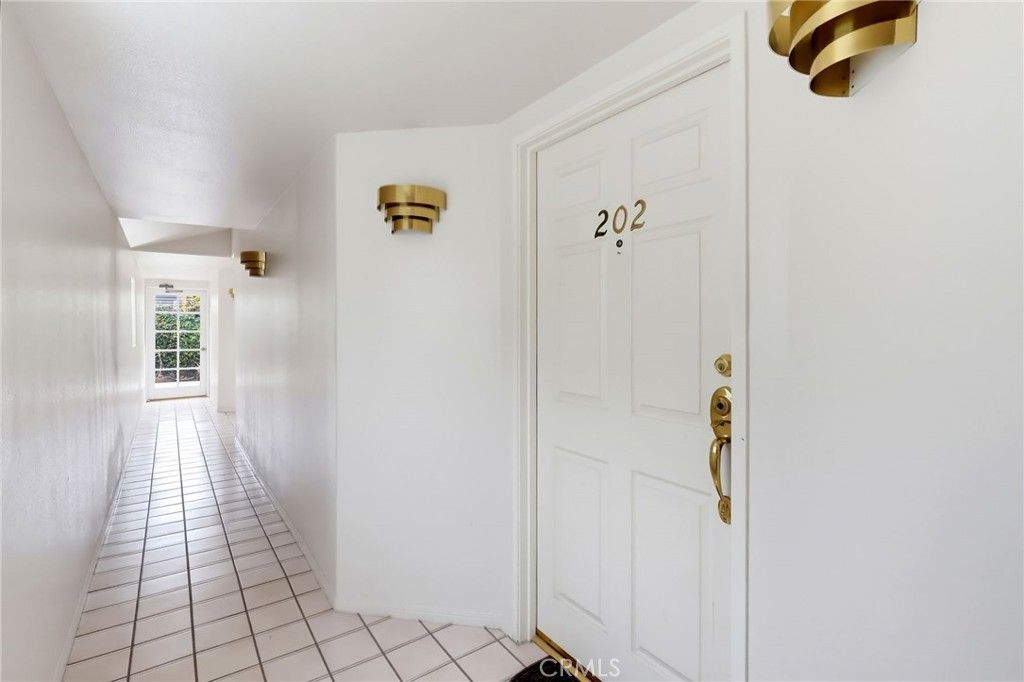 1073 W 9th Street 202, San Pedro, CA 90731 — photo 3