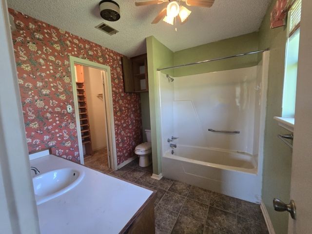 159 Rs County Road 3365, Emory, TX 75440