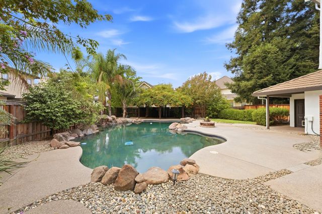 8820 San Badger Way, Elk Grove, CA 95624