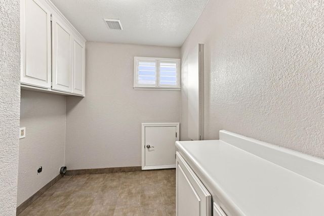 8820 San Badger Way, Elk Grove, CA 95624