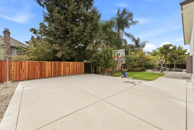 8820 San Badger Way, Elk Grove, CA 95624