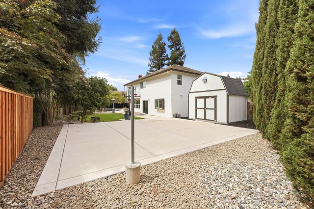 8820 San Badger Way, Elk Grove, CA 95624