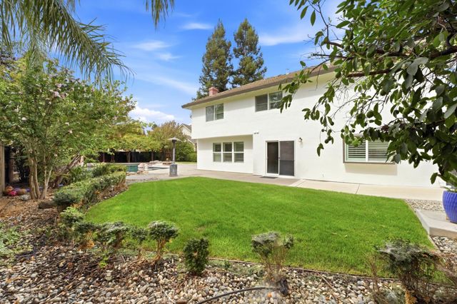 8820 San Badger Way, Elk Grove, CA 95624