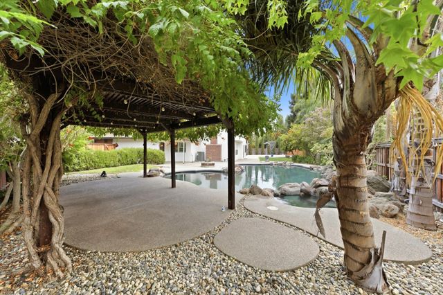 8820 San Badger Way, Elk Grove, CA 95624