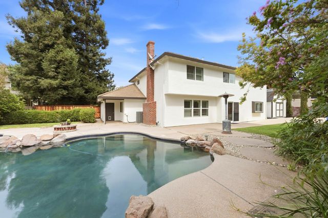 8820 San Badger Way, Elk Grove, CA 95624