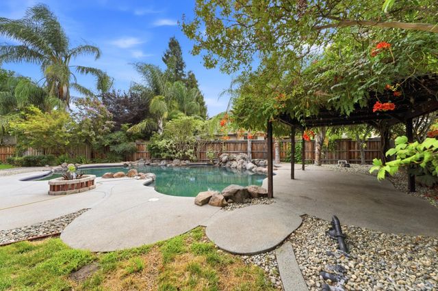 8820 San Badger Way, Elk Grove, CA 95624