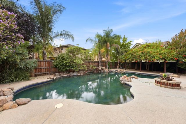 8820 San Badger Way, Elk Grove, CA 95624