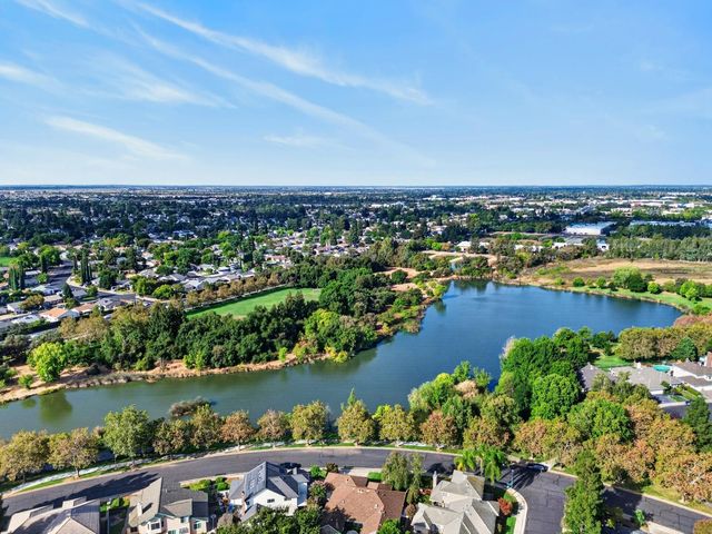 8820 San Badger Way, Elk Grove, CA 95624