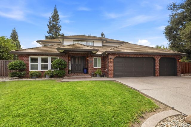 8820 San Badger Way, Elk Grove, CA 95624