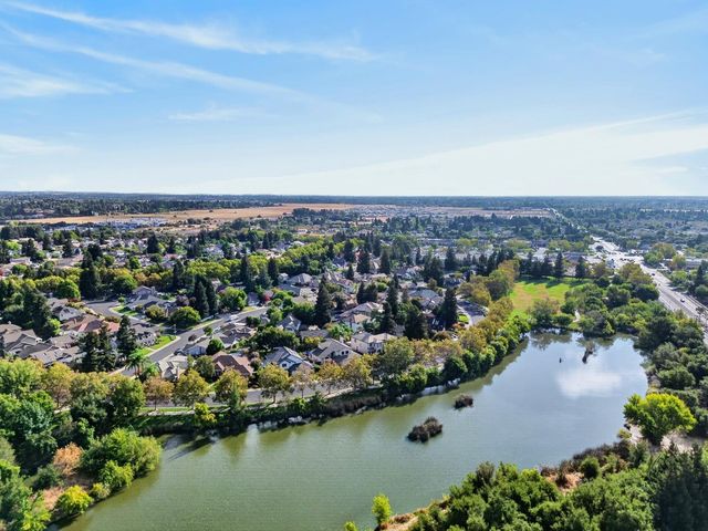 8820 San Badger Way, Elk Grove, CA 95624