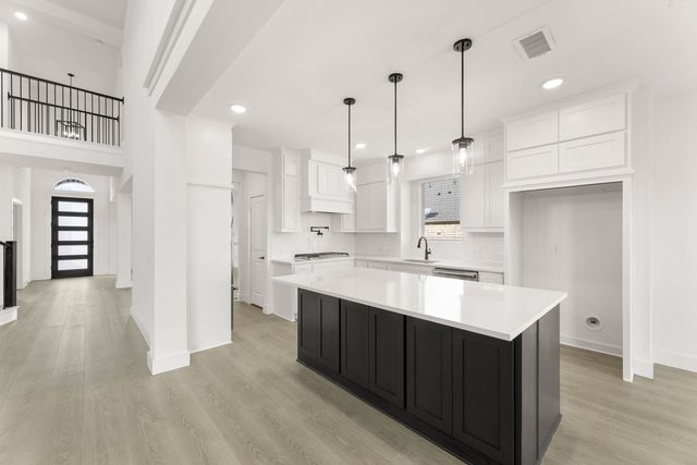 804 Hidden Lakes Drive, Desoto, TX 75115