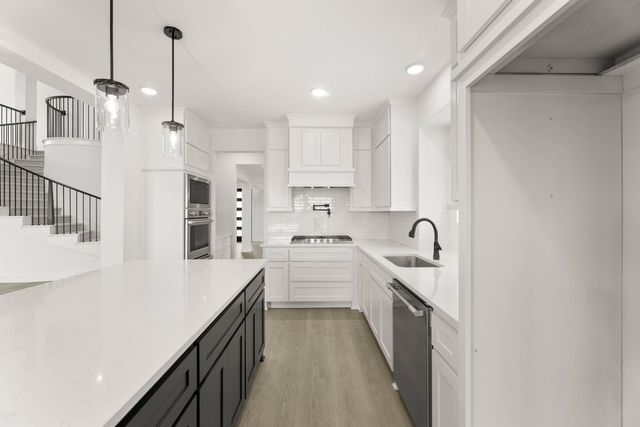 804 Hidden Lakes Drive, Desoto, TX 75115