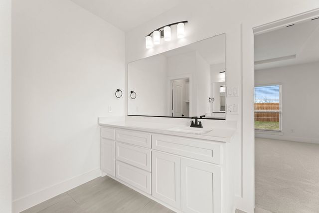 804 Hidden Lakes Drive, Desoto, TX 75115