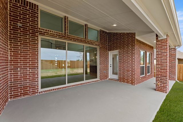 804 Hidden Lakes Drive, Desoto, TX 75115