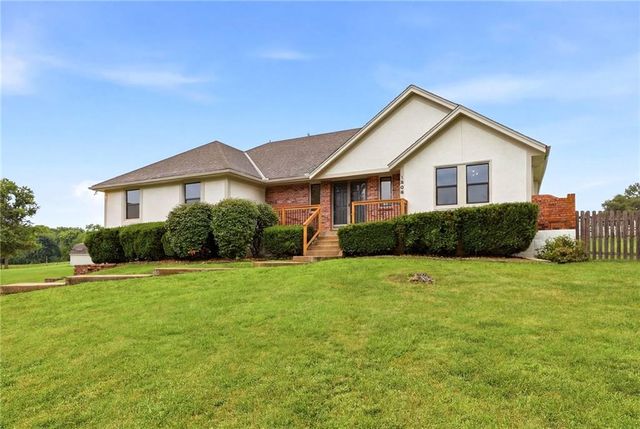 1008 NE Remington Court, Lee's Summit, MO 64086