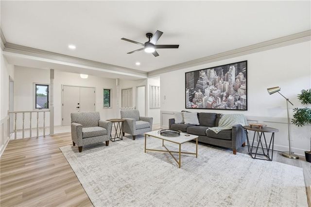 1008 NE Remington Court, Lee's Summit, MO 64086
