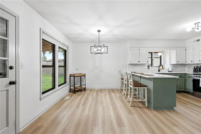 1008 NE Remington Court, Lee's Summit, MO 64086