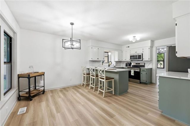 1008 NE Remington Court, Lee's Summit, MO 64086