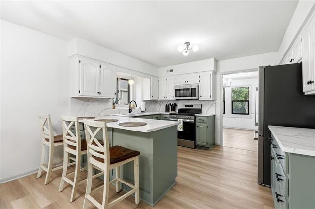 1008 NE Remington Court, Lee's Summit, MO 64086