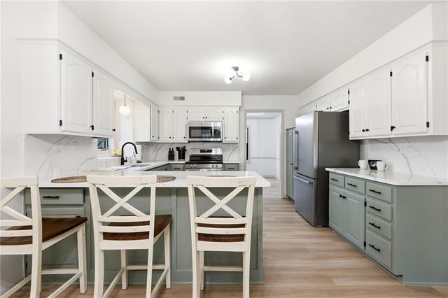 1008 NE Remington Court, Lee's Summit, MO 64086