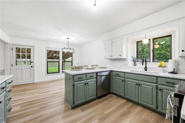 1008 NE Remington Court, Lee's Summit, MO 64086