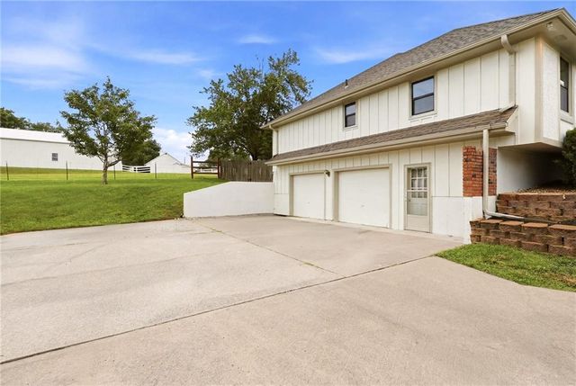 1008 NE Remington Court, Lee's Summit, MO 64086
