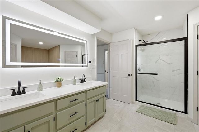 1008 NE Remington Court, Lee's Summit, MO 64086