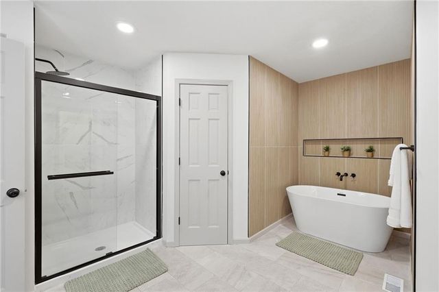 1008 NE Remington Court, Lee's Summit, MO 64086