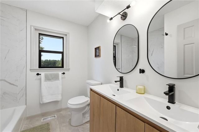 1008 NE Remington Court, Lee's Summit, MO 64086
