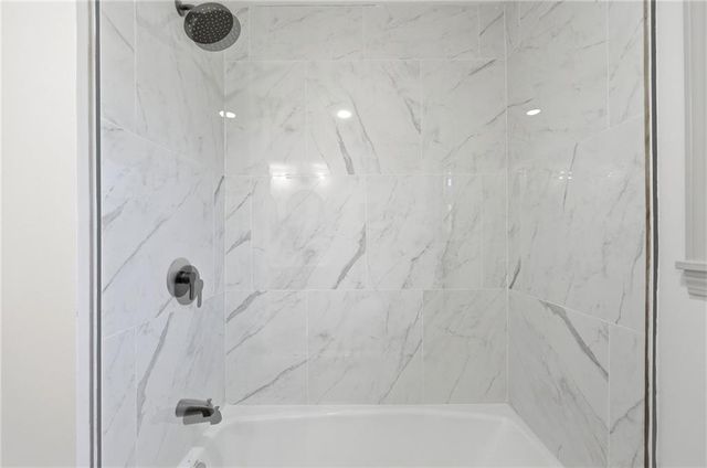 1008 NE Remington Court, Lee's Summit, MO 64086